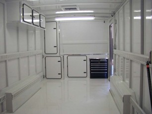 closet-wrkbnch-doors-2